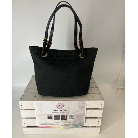 MICHAEL KORS, LARGE BLACK SIGNATURE PRINT CANVAS SHOULDER BAG - Picture 2 of 16